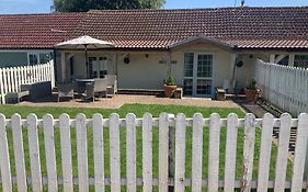 Woodpecker Cottage At Frog Trotters Cottages