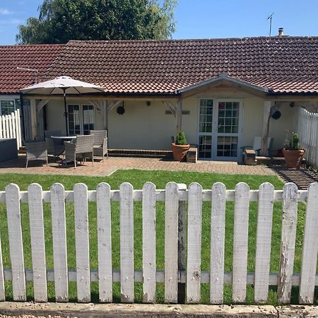 Woodpecker Cottage At Frog Trotters Cottages Hartpury Exterior photo