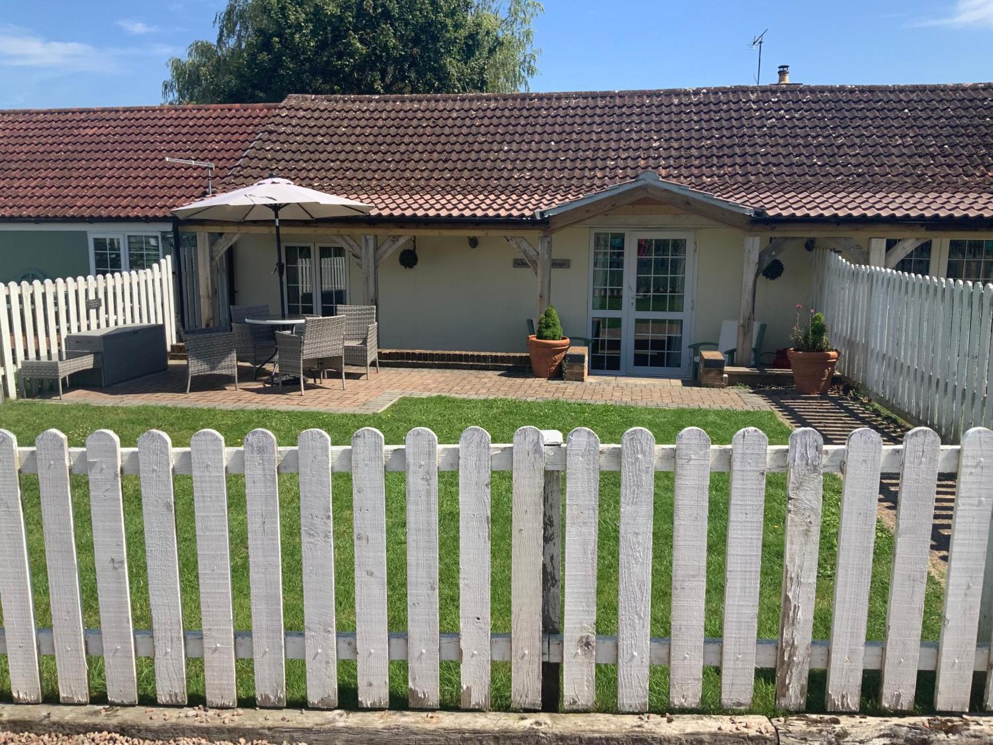 Woodpecker Cottage At Frog Trotters Cottages Hartpury Exterior photo